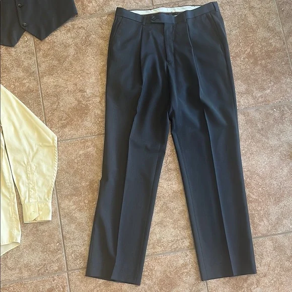 Men's Cosani 3 piece suit set complete with button down shirt and tie! - Picture 3 of 16